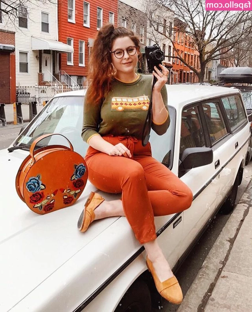Noelle Downing [ noelle-downing ] - Hola