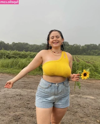 Noelle Downing [ noelle-downing ] - Hey yall, I hope you've been doing well!! I made lots of sexy stuff