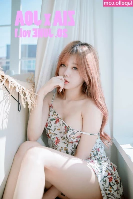 zia_kwon [ zia-kwon ] - Late night stretch   You wake up through the night and feel for me