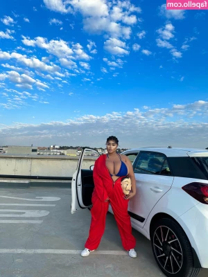 Kim Tiddies [ kim-tiddies ] - Scusate il video amatoriale fatto al volo ma sono appena tornata a