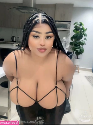 Kim Tiddies [ kim-tiddies ] - its getting hot 🔥