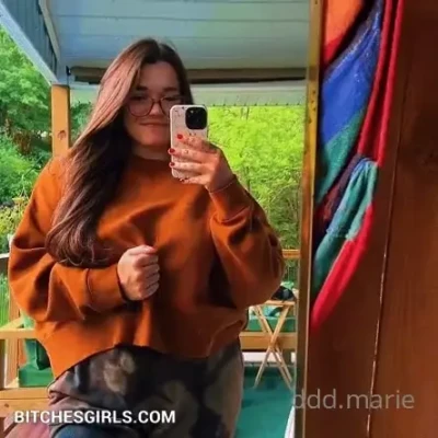 Marie - Who wants to help my thick ass get undress