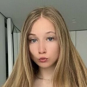 petite_naomii