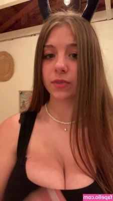 lynntoria - Somebody peel these off of me with your teeth