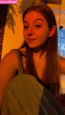 lynntoria - Estoy caliente, ven a quitarme el short👅 I'm very hot, take off my