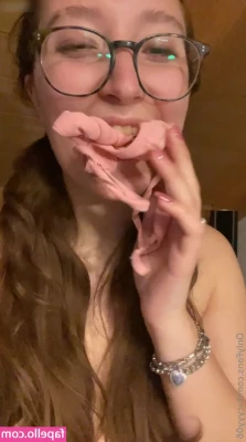 Lucyyy06 [ lucyyy06-11 ] - Who s ready for some weekend fun