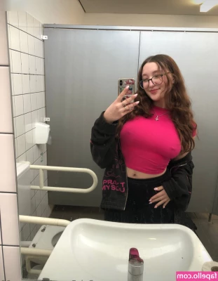 Lucyyy06 [ lucyyy06-11 ] - Do you think I look good completely nude