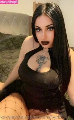 laylalovelyxxx - Gotta get my pussy ready for my shoot today 😇