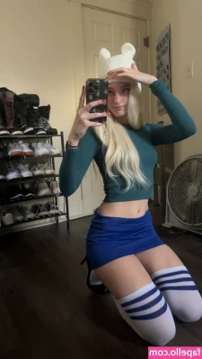 Soggyalien22 [ soggyalien22-5 ] - Sometimes you take a fire nude and have to share. I’ll be shooting