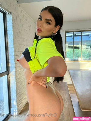 Nicole Thorne [ nicole-thorne-1 ] - When this is your housemate   cant say no to having that meat in you
