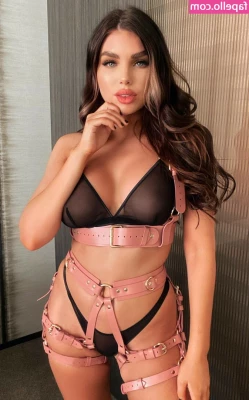 Nicole Thorne [ nicole-thorne-1 ] - Little booties  matter