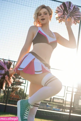 Shirogane_sama [ shirogane-sama-1 ] - Look my balls from behind