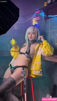Shirogane_sama [ shirogane-sama-1 ] - Lizzy wanted to try out her new Camera Lens... What do you think?