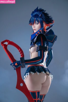 Shirogane_sama [ shirogane-sama-1 ] - Me destapa la boquita para darle vida a ese pene, y que empiece a