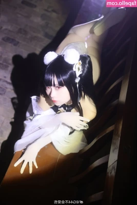 g44gallery - Are you peeking?
