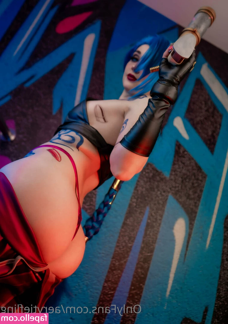 Jinx Cosplay Arcane [ jinx-cosplay-arcane ] - Get on your knees, put your face on the floor and send.