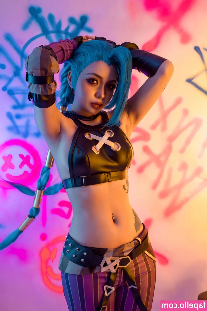 Jinx Cosplay Arcane [ jinx-cosplay-arcane ] - Am I using this thing right?