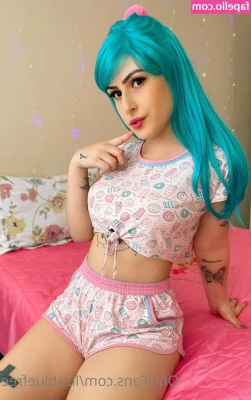 lizabluefree - do you like my new favorite shirt
