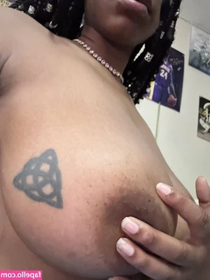 Yunique - Would you fuck my brains out if I asked nicely?👅🖤