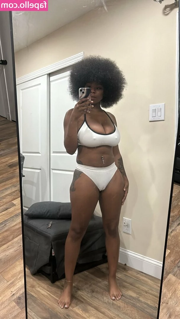 Yunique - Just a sneak peek at my look for my next few videos! I picked a