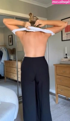 Casee Brimblecombe [ casee-brimblecombe ] - Hump Day Morning cardio includes twerking & grinding to The