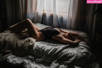 Hayley Honeyman [ hayley-honeyman ] - Enjoying summer and flashing my pumped pussy😋🤫