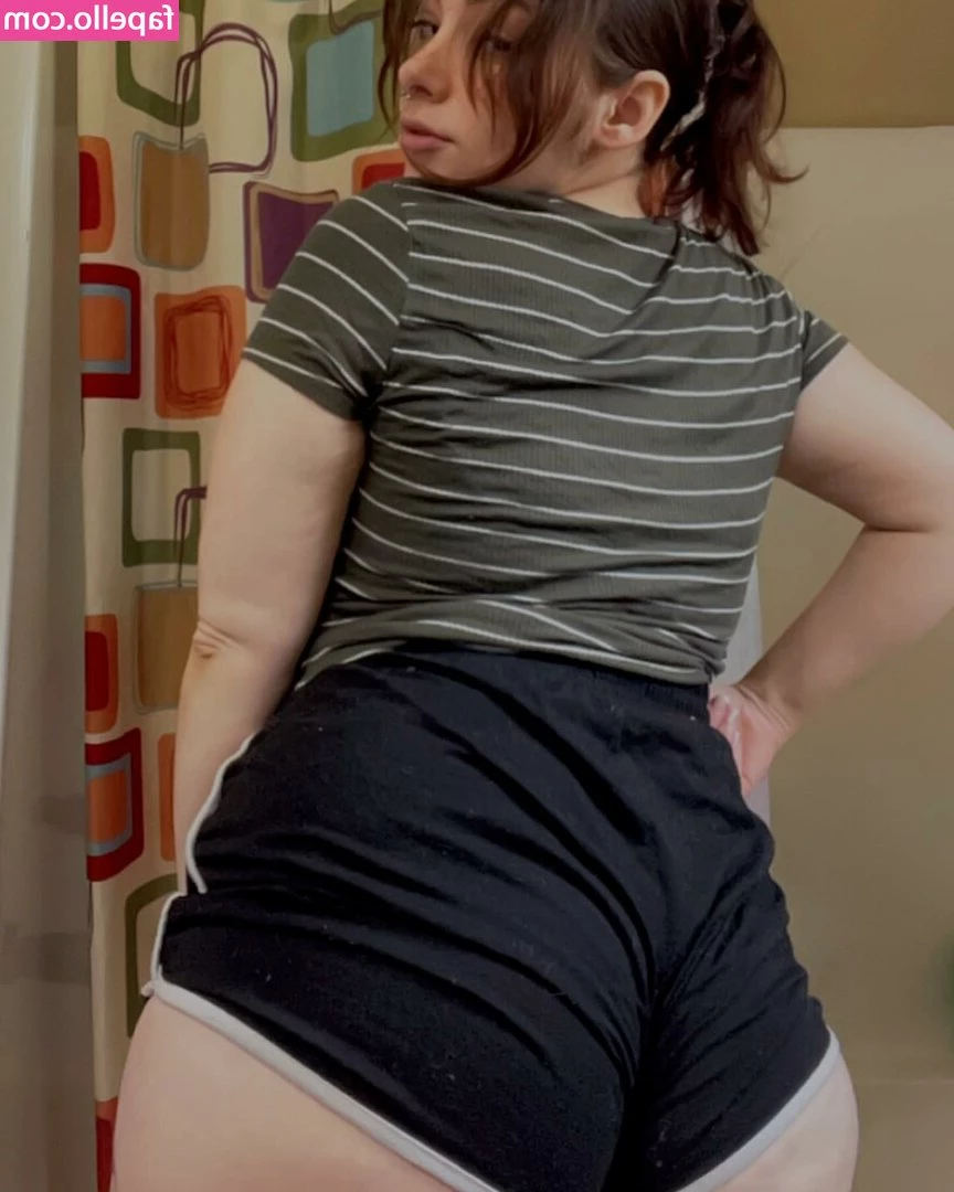mushroombitchx [ toby ] - Anyone wanna undress me? 😈