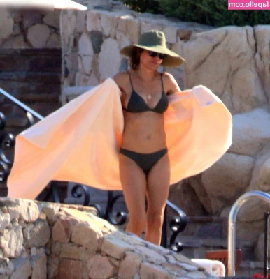 Lisa Rinna [ lisa-rinna ] - What s this on my feet
