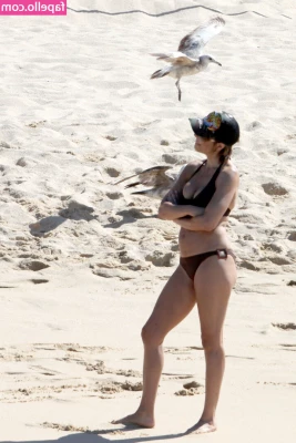 Lisa Rinna [ lisa-rinna ] - Baby, you up? might want to check your messages! 🥵