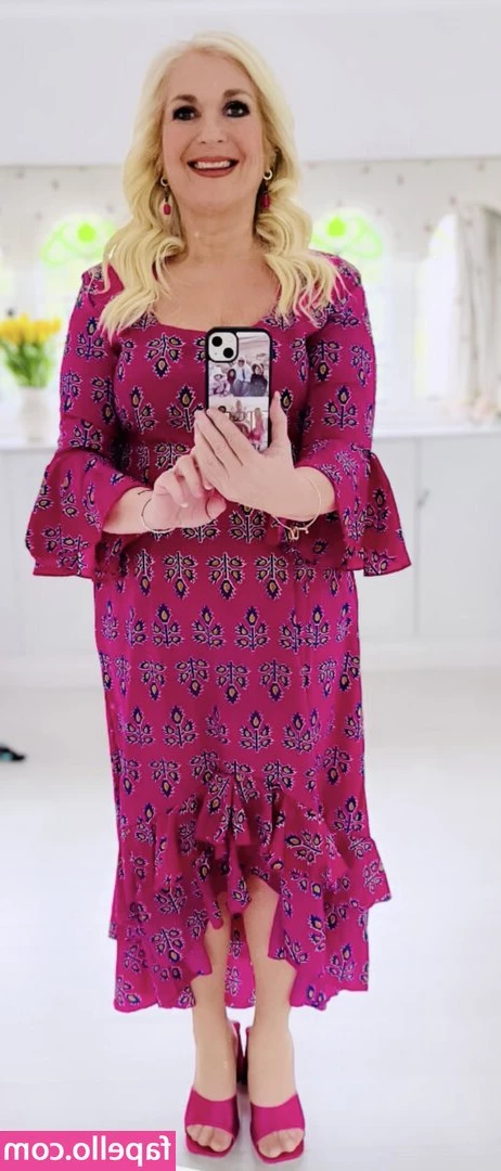 Vanessa Feltz [ vanessa-feltz ] - are you helping me take this off