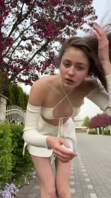 Stefania Deriabina [ stefania-deriabina ] - Arti  mettiti le mutandine  Non puoi girare sempre nuda C