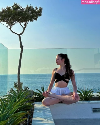 Stefania Deriabina [ stefania-deriabina ] - Can you h-EAR me