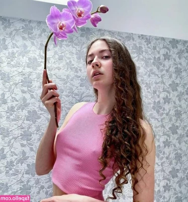 Stefania Deriabina [ stefania-deriabina ] - New content out