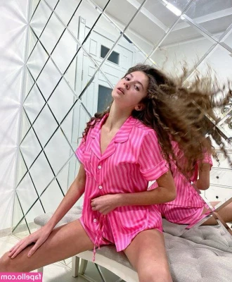 Stefania Deriabina [ stefania-deriabina ] - Your horny redhead   Active in the chat waiting for you
