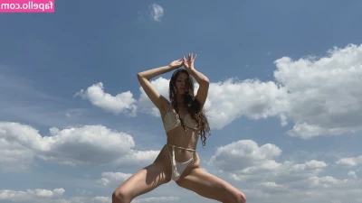 Stefania Deriabina [ stefania-deriabina ] - Do you like my toe socks