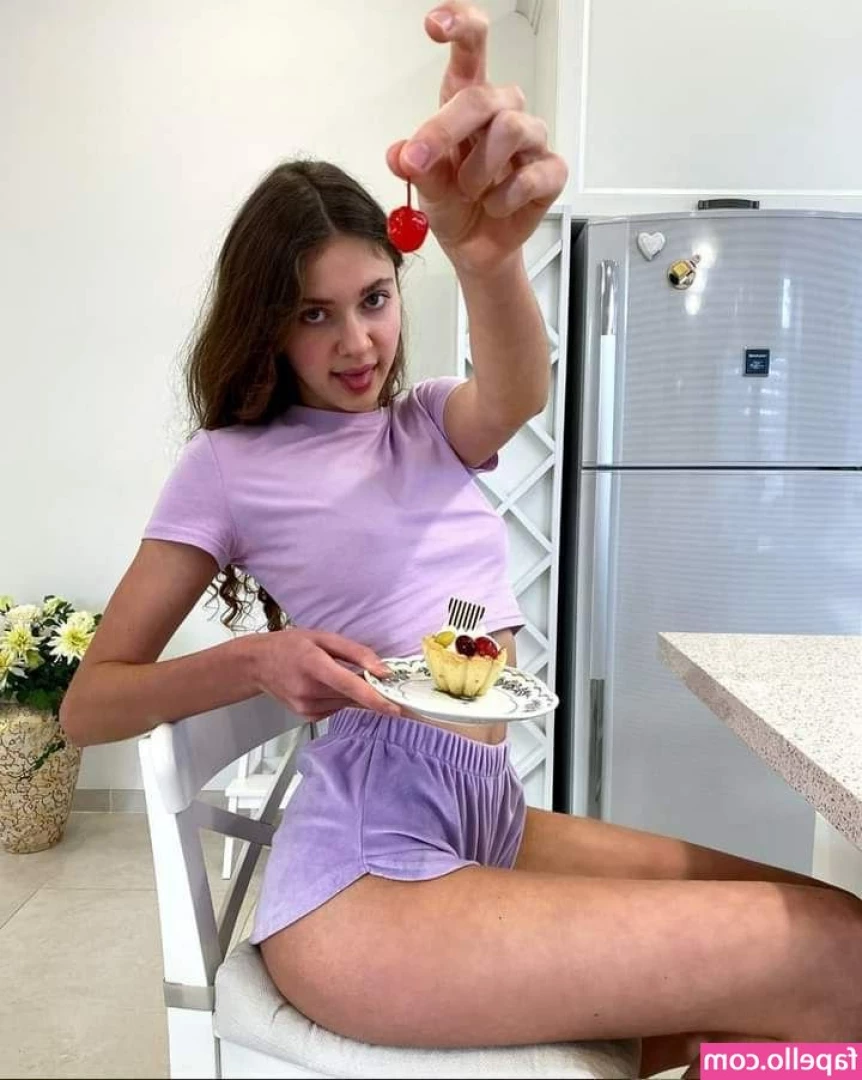 Stefania Deriabina [ stefania-deriabina ] - Do you like my lil asshole babe? 😉💦