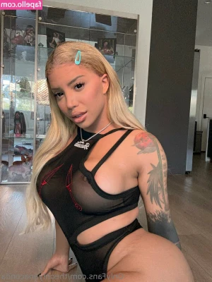 theonlyanaconda [ theonlyanaconda-1 ] - Double the boobs, double the fun with @thejennafoxx