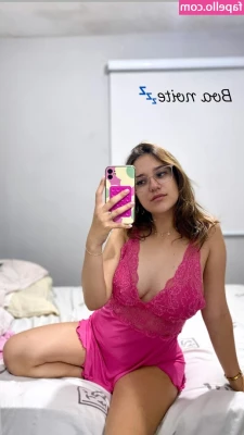 Sarah Beatriz [ sarah-beatriz ] - my ass wants a spanking  you want to do it baby   I want it to be