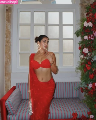 Radhika Seth [ radhika-seth ] - 30 seconds of me stroking my cock late at night in bed all alone  The