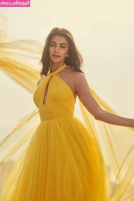 Pooja Hegde [ pooja-hegde ] - Mommy's here to help :3