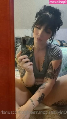 raeofgothiccsunshine - Coucou   Va falloir m aider à choisir un nouveau sextoy   J ai envie