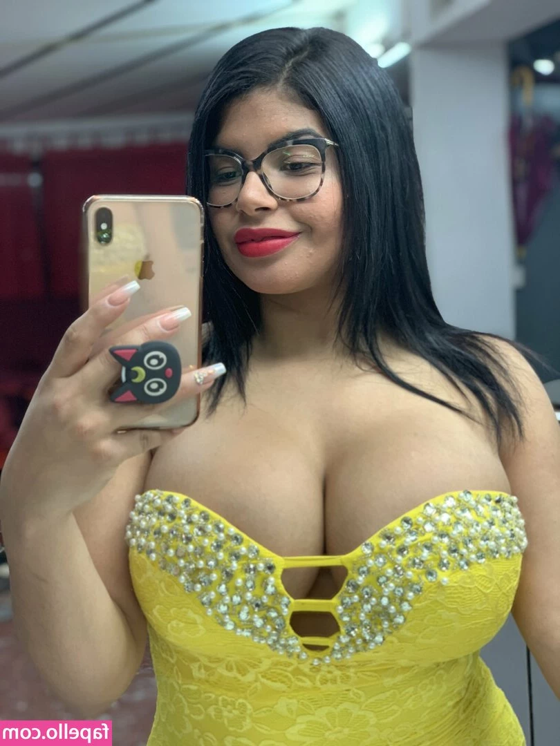 Sheila Ortega [ sheila-ortega ] - Touch it