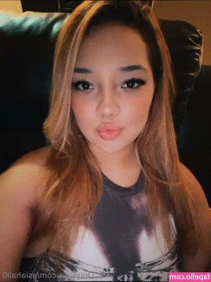 asiahall0 - Want to see me without the clothes on? 🙈