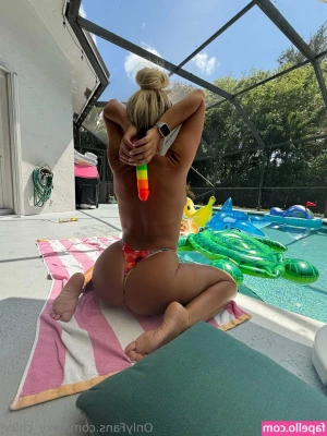 sexy_chloe [ sexy-chloe ] - Always try not to think too much   Den - HazzBand 8