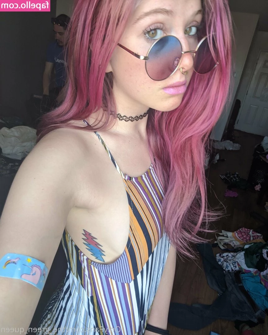 the_green_queen [ the-green-queen ] - fucking myself to the base w this tentacle dildo   2 diff vids  super