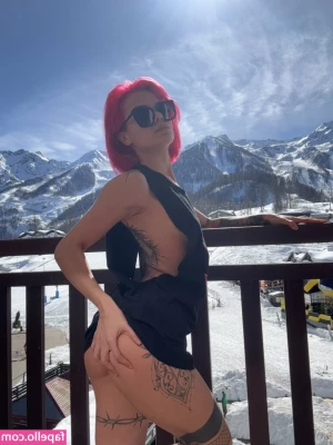 leylaoverdose - A very good cuck just bought me bikinis