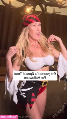 Brandi Love [ brandi-love-7 ] - Gotta get dat tongue :3