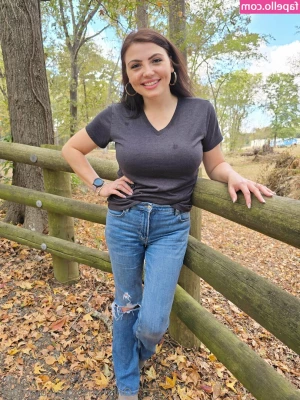 coywilder [ coywilder-1 ] - I m demonstrating proper backyard etiquette
