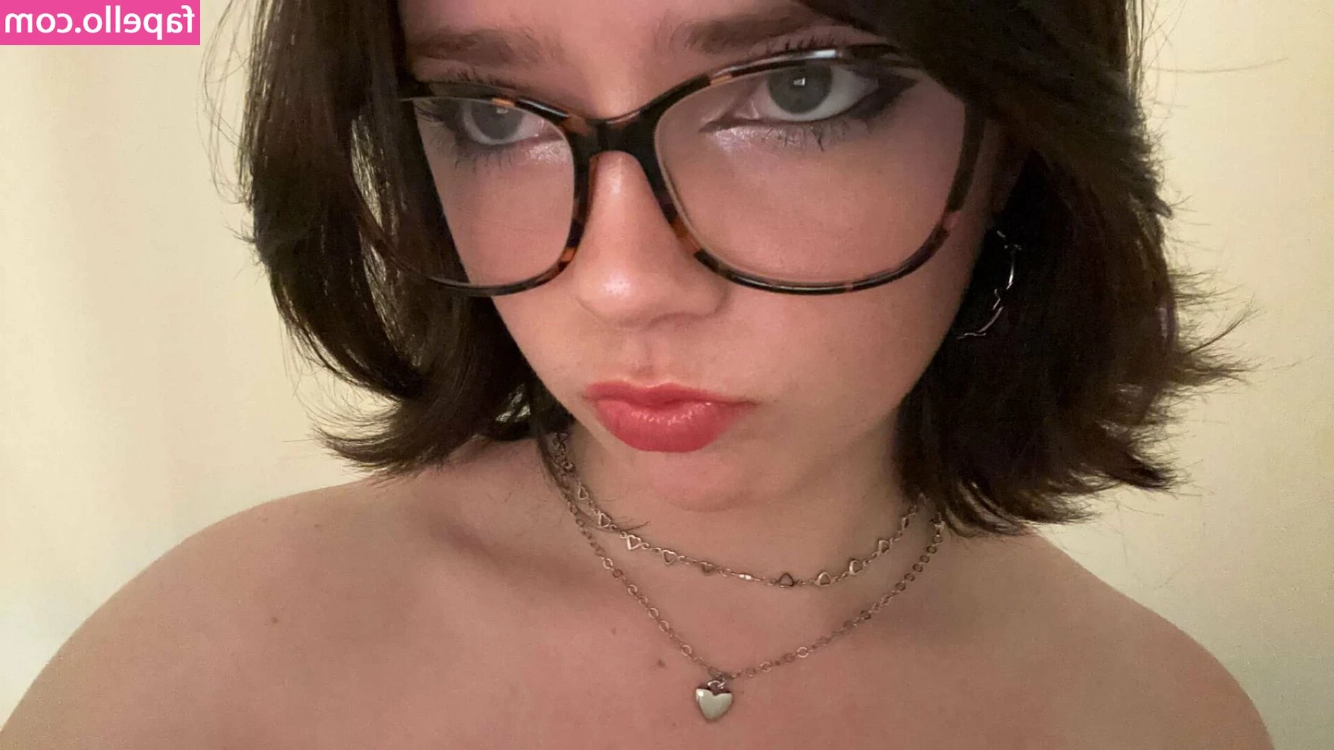 helena_jadee [ helena-jadee ] - Good girls go to heaven bad girls make u feel like heaven   -  Dm