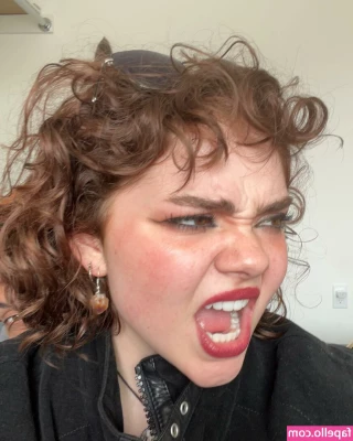 Hannah Alligood [ hannah-alligood ] - Why have the headache of one man  when you can have the adoration of